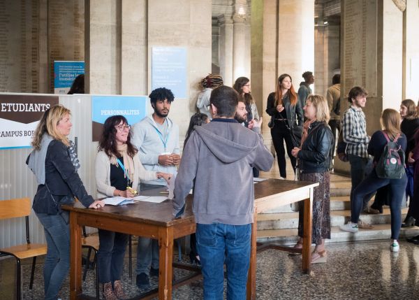 Photo : Se former aux côtés de professionnels de l'enseignement supérieur et de la recherche © Arthur Pequin