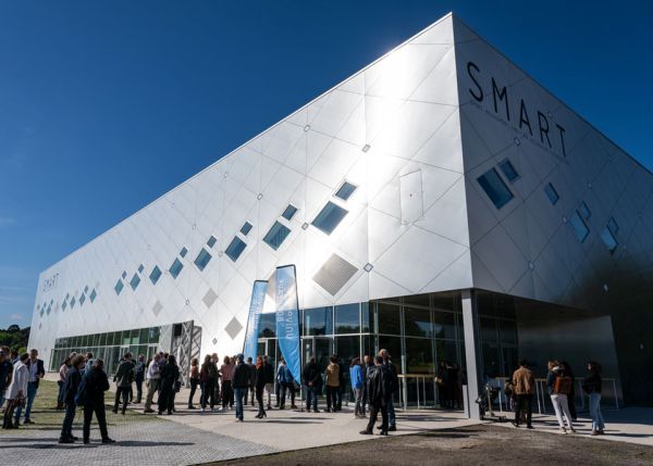 Photo : SMART (pour sport, mouvement, ambition, recherche et technologie), situé au cœur de la plaine de Rocquencourt à Pessac © Gautier Dufau