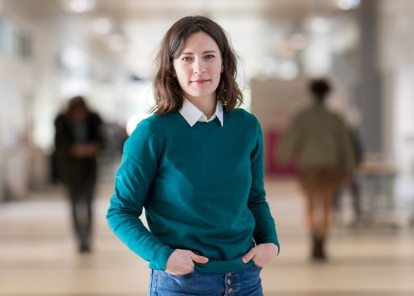 Photo : Milia Molinié est chargée de projet responsabilité sociétale au sein de la Direction de la vie universitaire © Gautier Dufau